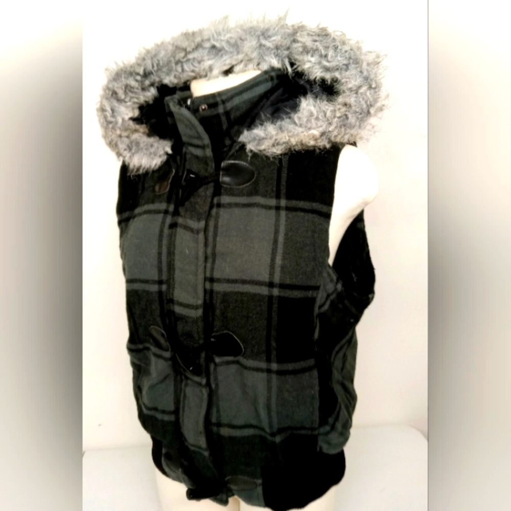 Women's hooded flannel vest size xl/tg